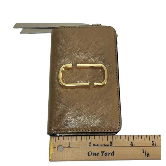 Marc Jacobs* Brown Bi-Fold Zippered The Snapshot Compact Wallet Women’s - Picture 9 of 11